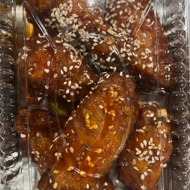 Chicken Wings & 1 Sauce.